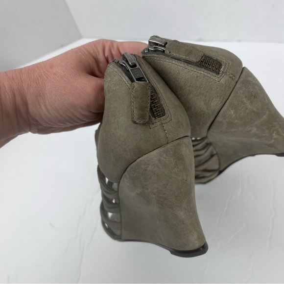 Eileen Fisher criss cross taupe leather wedged booties-woman’s 8 - Picture 5 of 9